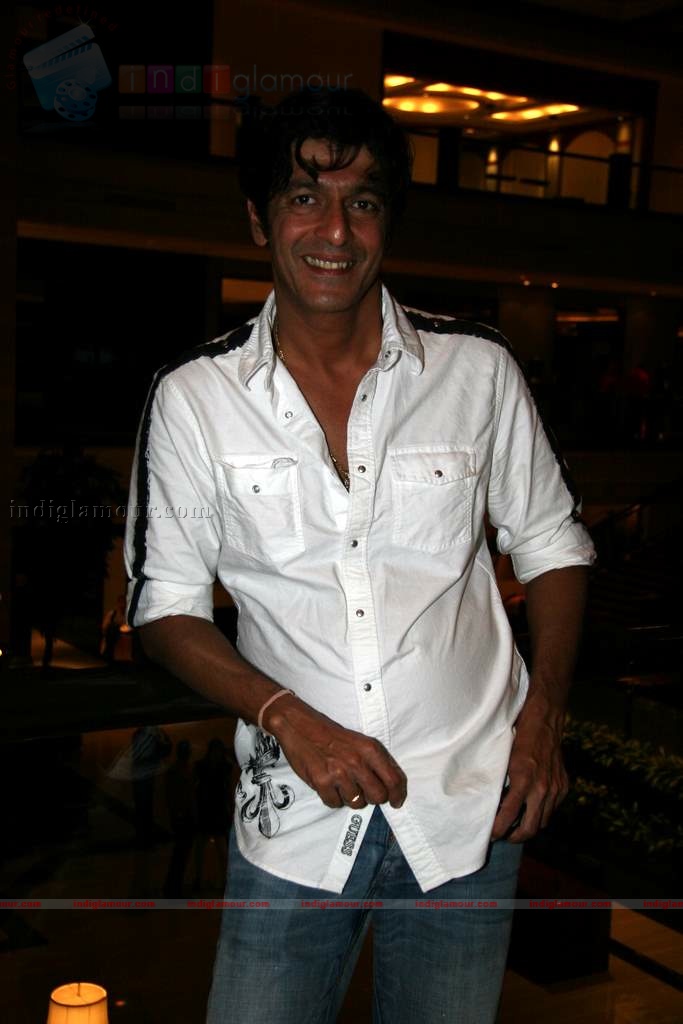 Anjai Tendulkar, Suneil Shetty at Taj Land's End bash Event hd photo