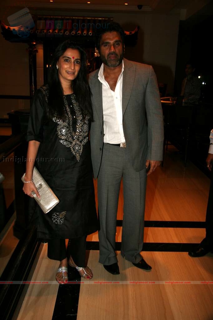 Anjai Tendulkar, Suneil Shetty at Taj Land's End bash Event hd photo