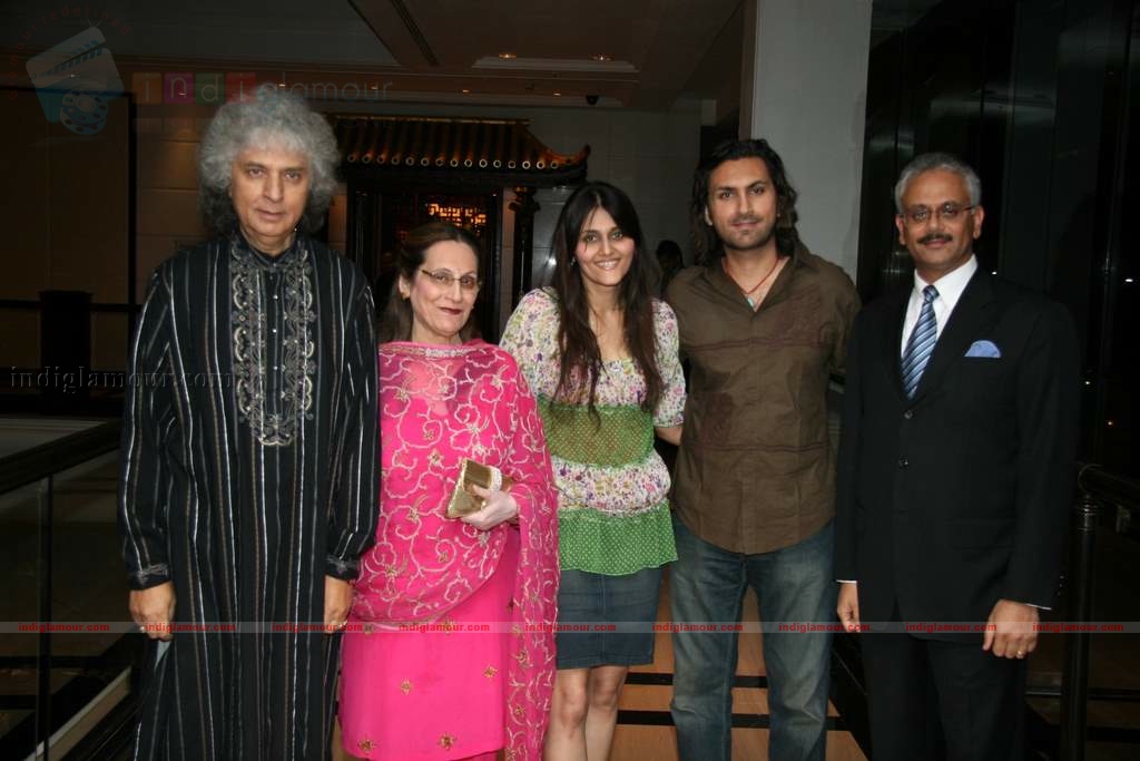 Anjai Tendulkar, Suneil Shetty at Taj Land's End bash Event hd photo