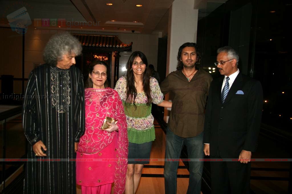 Anjai Tendulkar, Suneil Shetty at Taj Land's End bash Event hd photo