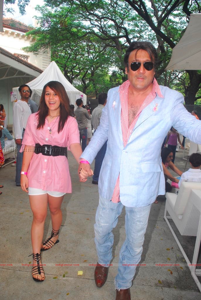 Vidya Balan graces Elle Carnival for Breast Cancer Awareness Event hd photo