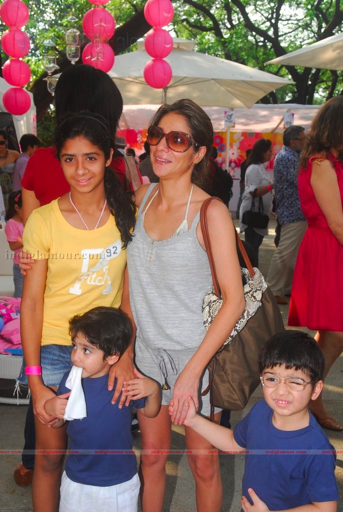 Vidya Balan graces Elle Carnival for Breast Cancer Awareness Event hd photo