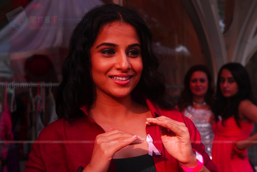 Vidya Balan graces Elle Carnival for Breast Cancer Awareness Event hd photo