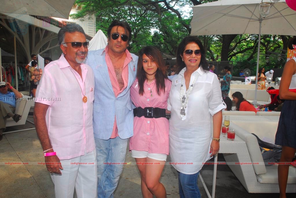 Vidya Balan graces Elle Carnival for Breast Cancer Awareness Event hd photo