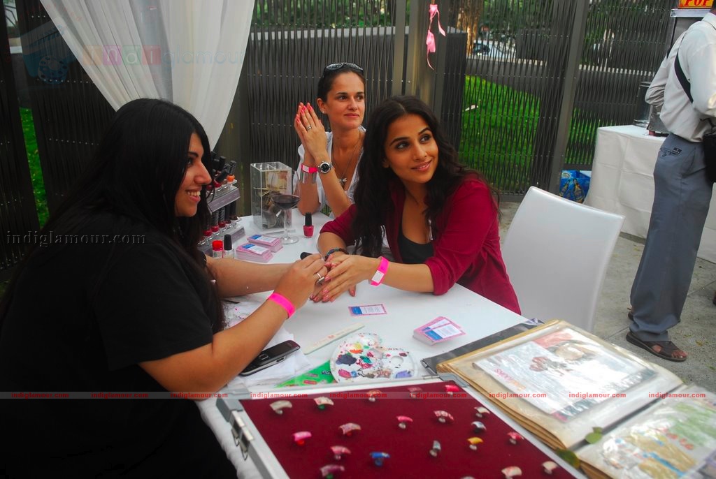 Vidya Balan graces Elle Carnival for Breast Cancer Awareness Event hd photo