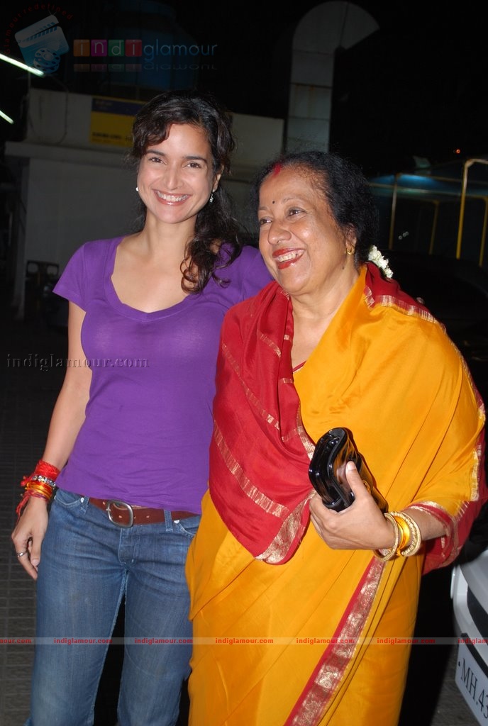 Akshay Kumar, Twinkle, Neha and Sameera at De Dhana Dan screening Event hd photo
