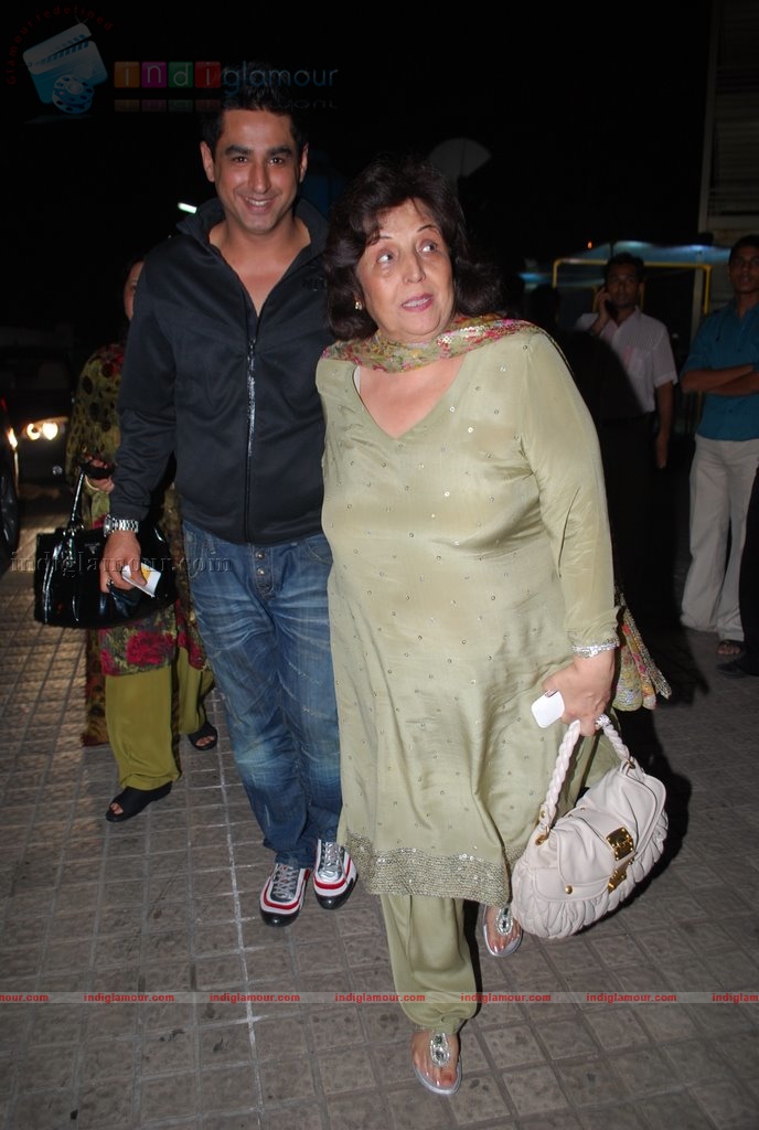 Akshay Kumar, Twinkle, Neha and Sameera at De Dhana Dan screening Event hd photo