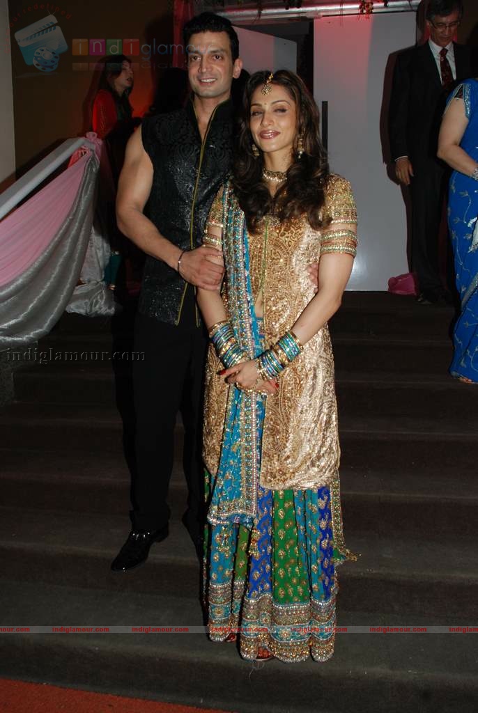 Isha Koppikar's wedding reception Event hd photo