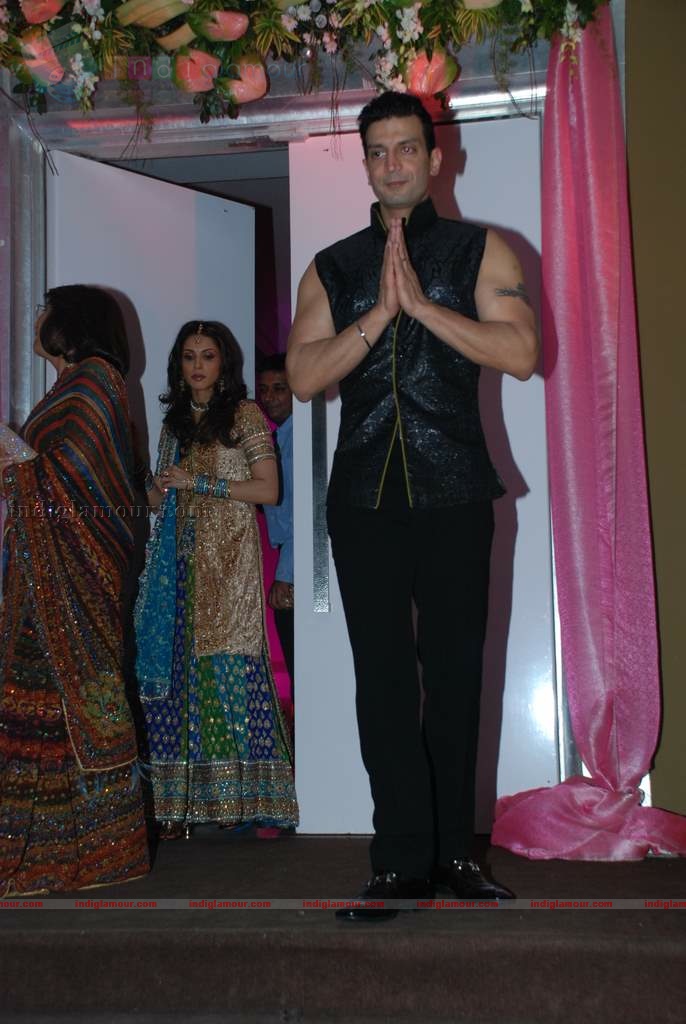 Isha Koppikar's wedding reception Event hd photo