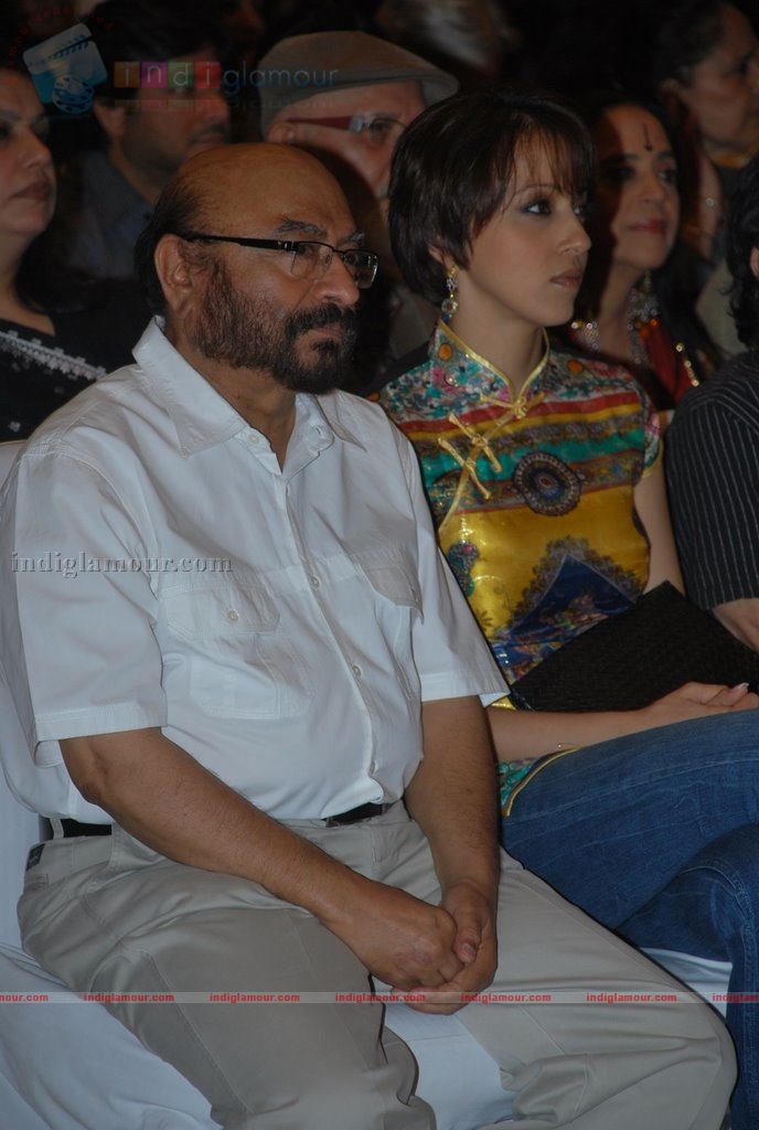 Amitabh Bachchan unveils Om Puri's Unlikely Hero Event hd photo