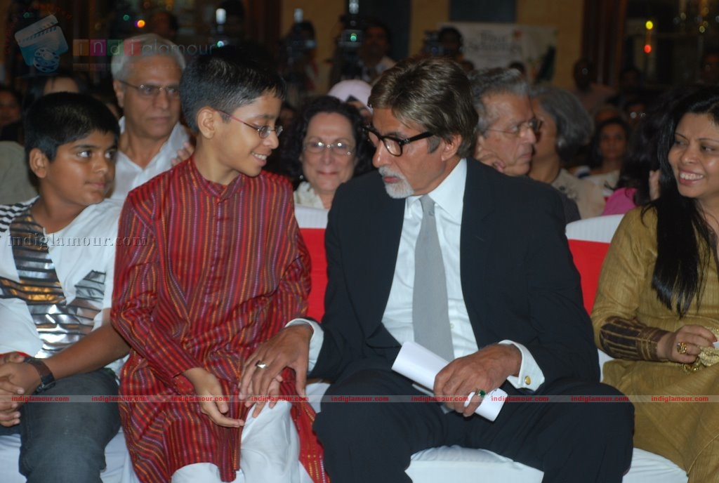 Amitabh Bachchan unveils Om Puri's Unlikely Hero Event hd photo