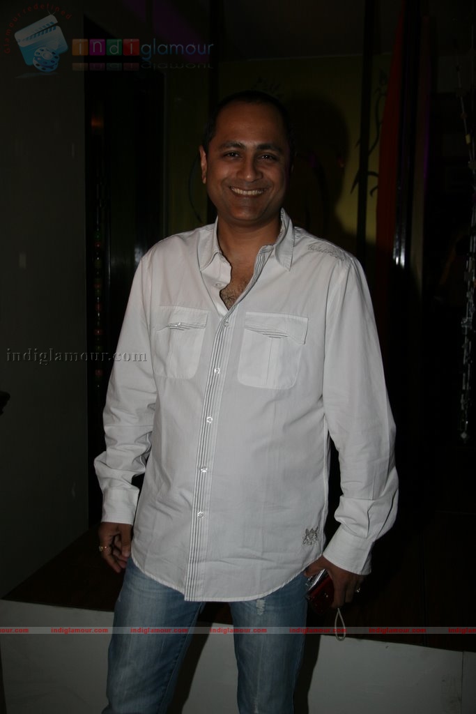Shefali Shah walks the ramp for Asif  Sanjida at Dio Banquets Anniversary Event hd photo