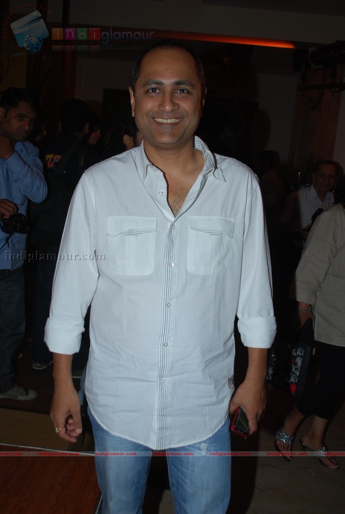 Shefali Shah walks the ramp for Asif  Sanjida at Dio Banquets Anniversary Event hd photo