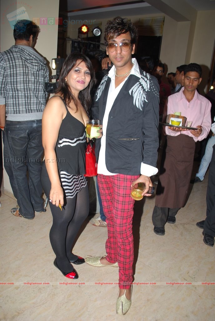 Shefali Shah walks the ramp for Asif  Sanjida at Dio Banquets Anniversary Event hd photo