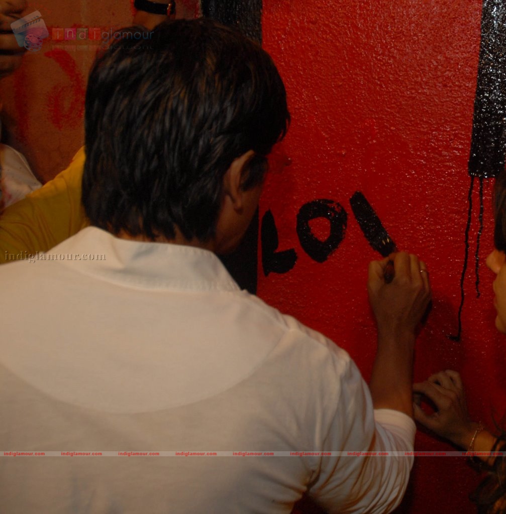 Shahrukh Khan pays tribute to 26/11 martyrs Event hd photo