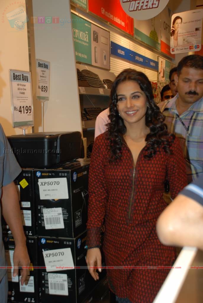 Vidya promotes Pa at Cromo store Event hd photo