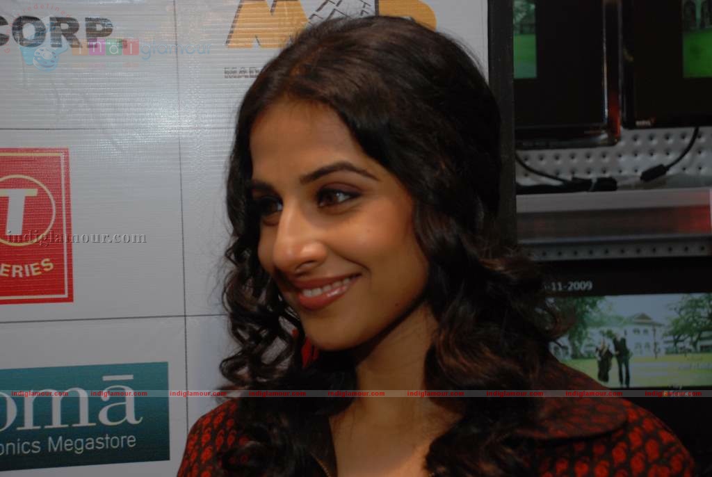 Vidya promotes Pa at Cromo store Event hd photo