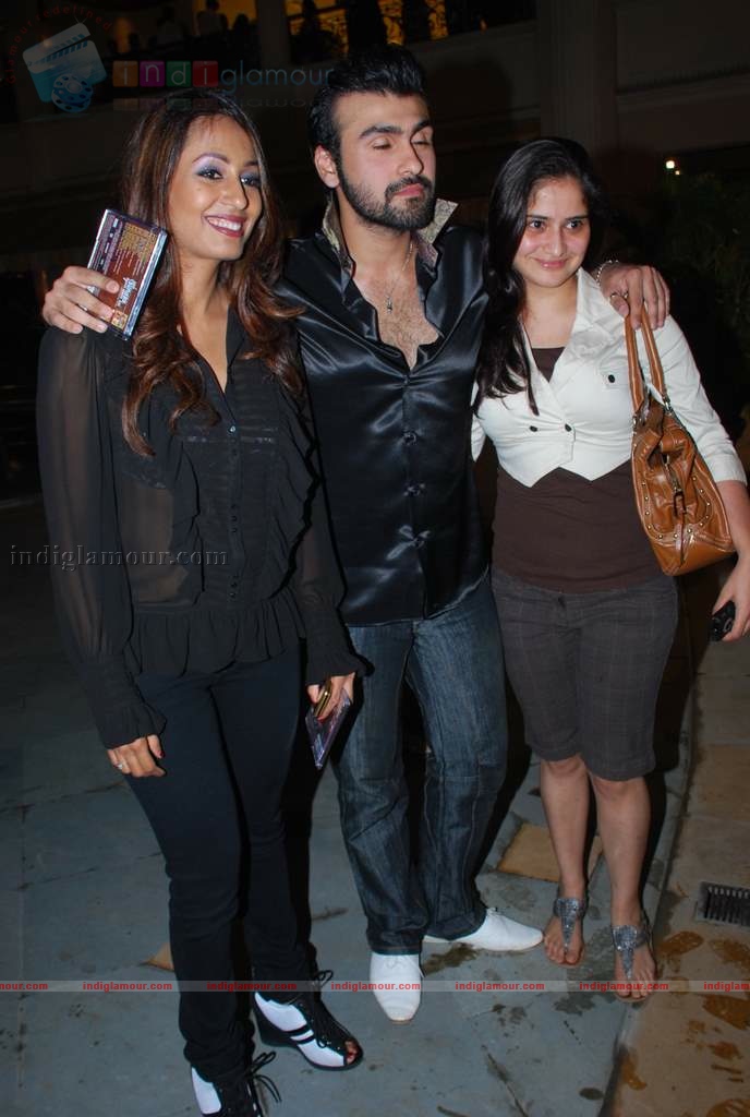 Kashmira shah at Yeh Sunday Kyun Aata Hai film music launch Event hd photo