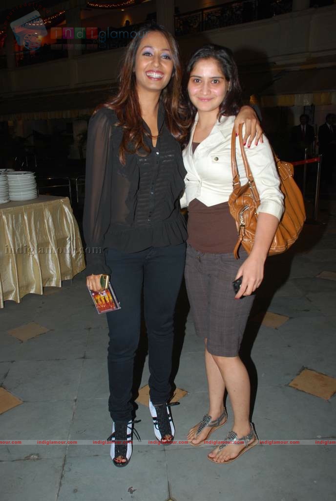 Kashmira shah at Yeh Sunday Kyun Aata Hai film music launch Event hd photo