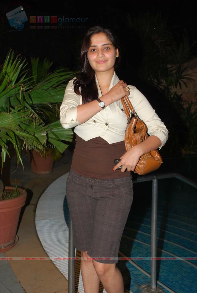 Kashmira shah at Yeh Sunday Kyun Aata Hai film music launch Event hd photo