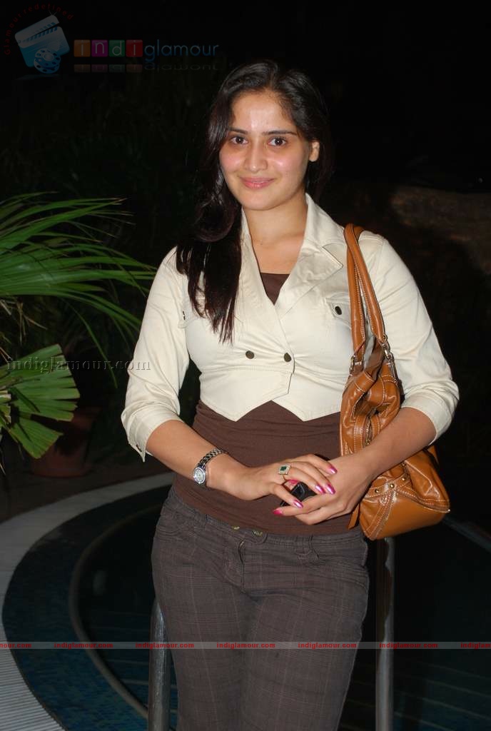 Kashmira shah at Yeh Sunday Kyun Aata Hai film music launch Event hd photo