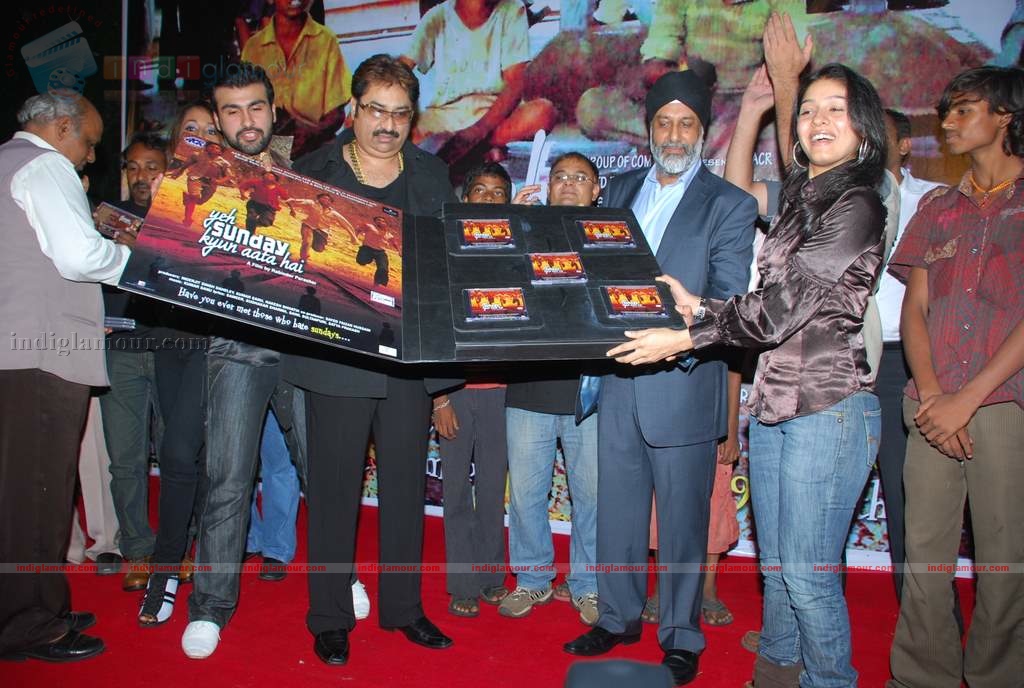 Kashmira shah at Yeh Sunday Kyun Aata Hai film music launch Event hd photo