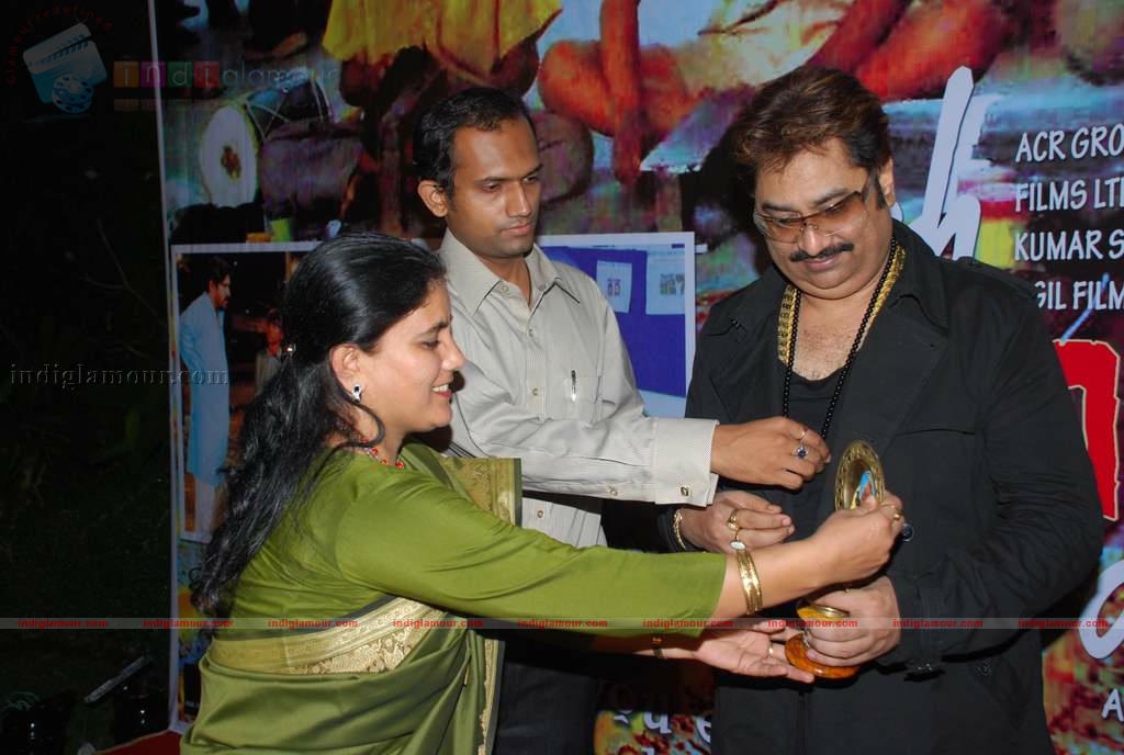 Kashmira shah at Yeh Sunday Kyun Aata Hai film music launch Event hd photo