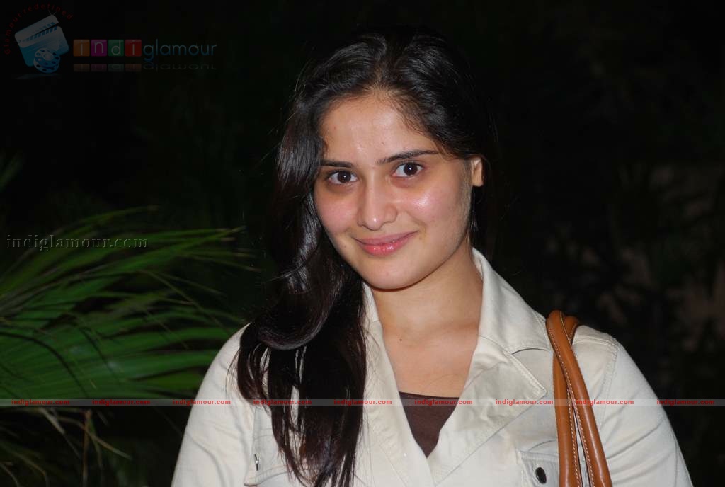 Kashmira shah at Yeh Sunday Kyun Aata Hai film music launch Event hd photo