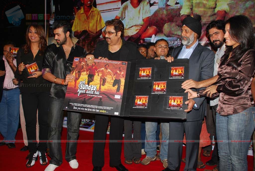 Kashmira shah at Yeh Sunday Kyun Aata Hai film music launch Event hd photo