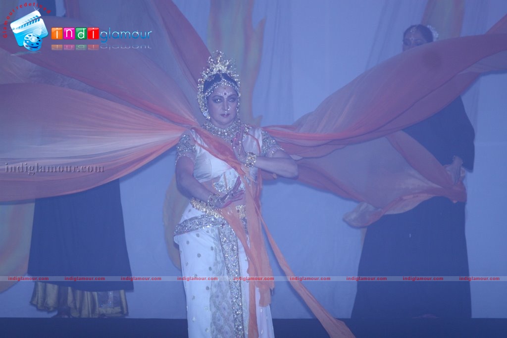 Rani Watches Hema malini's performance Event hd photo