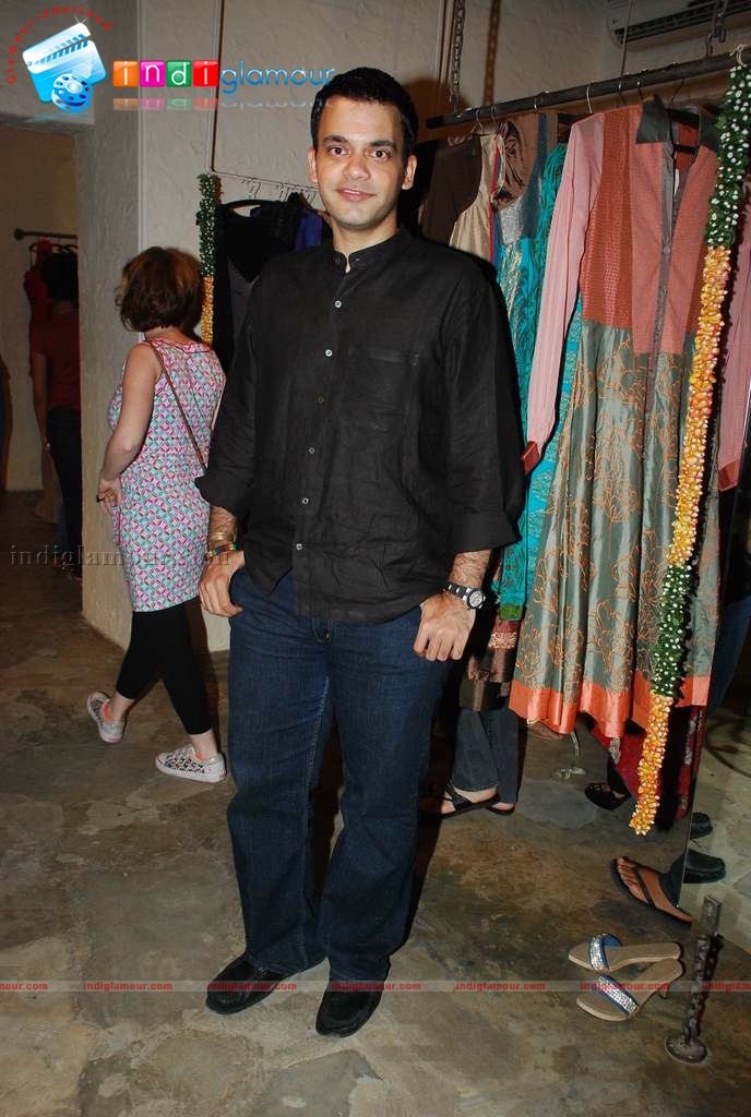 Vidya Balan and Tabu at Priyadarshi Rao and Uttam Ghosh fashion Event hd photo