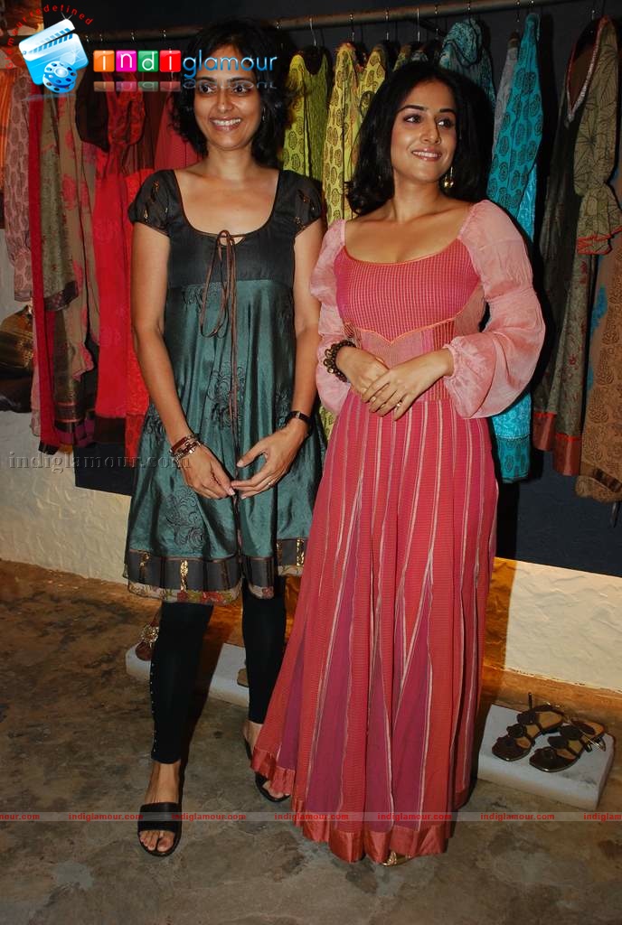 Vidya Balan and Tabu at Priyadarshi Rao and Uttam Ghosh fashion Event hd photo