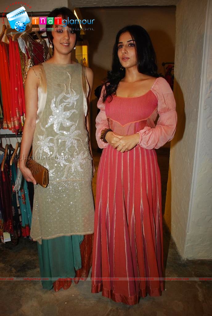 Vidya Balan and Tabu at Priyadarshi Rao and Uttam Ghosh fashion Event hd photo