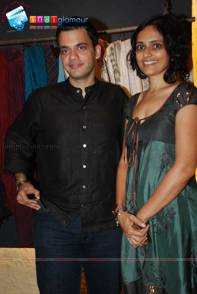 Vidya Balan and Tabu at Priyadarshi Rao and Uttam Ghosh fashion Event hd photo