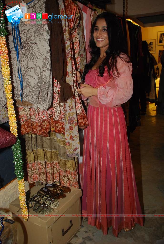 Vidya Balan and Tabu at Priyadarshi Rao and Uttam Ghosh fashion Event hd photo