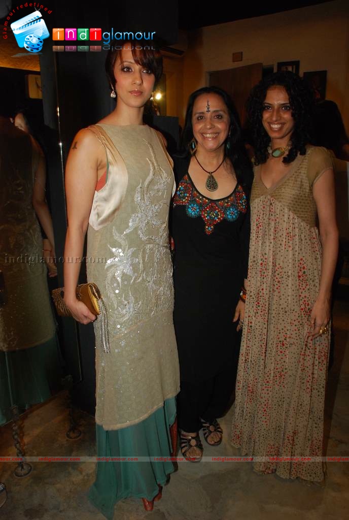 Vidya Balan and Tabu at Priyadarshi Rao and Uttam Ghosh fashion Event hd photo