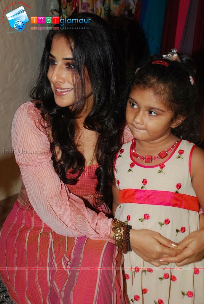Vidya Balan and Tabu at Priyadarshi Rao and Uttam Ghosh fashion Event hd photo