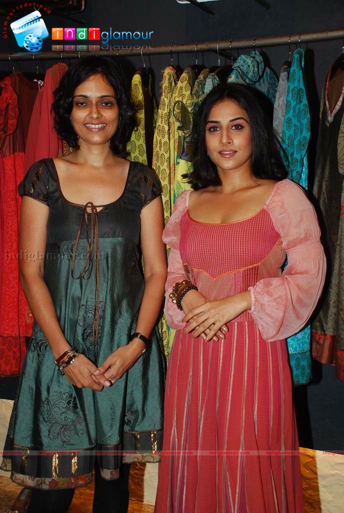 Vidya Balan and Tabu at Priyadarshi Rao and Uttam Ghosh fashion Event hd photo