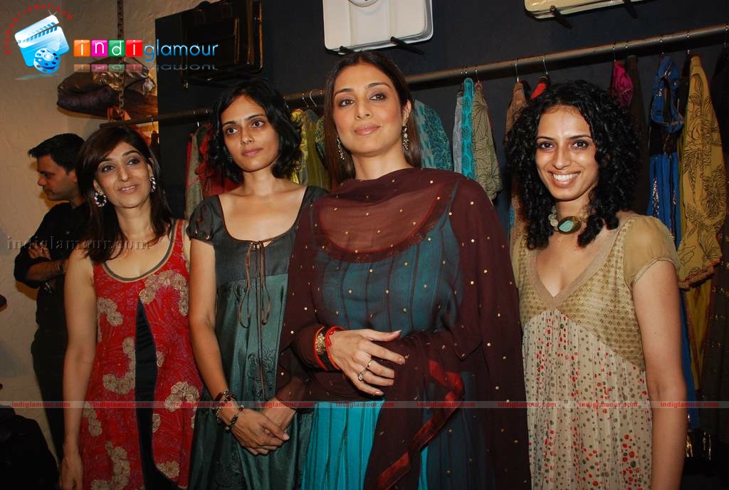 Vidya Balan and Tabu at Priyadarshi Rao and Uttam Ghosh fashion Event hd photo