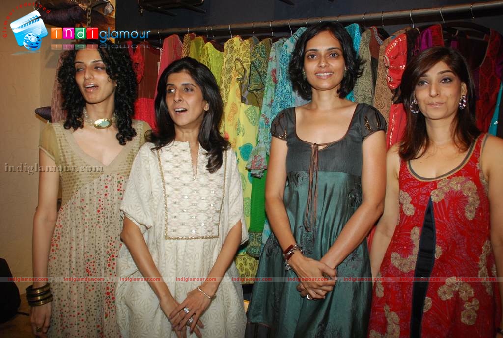 Vidya Balan and Tabu at Priyadarshi Rao and Uttam Ghosh fashion Event hd photo