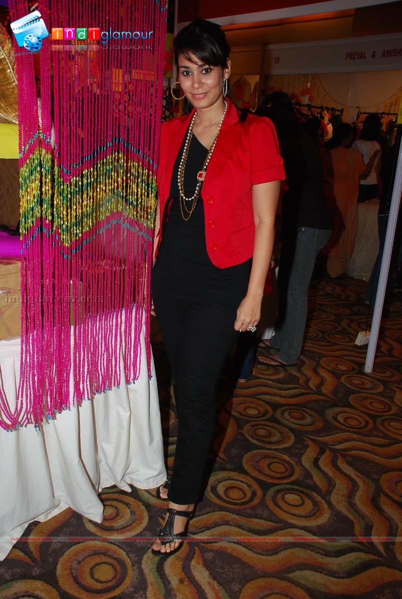 Pooja Bedi inaugurates Gitanjali lifestyle A Chest of Hope exhibition Event hd photo