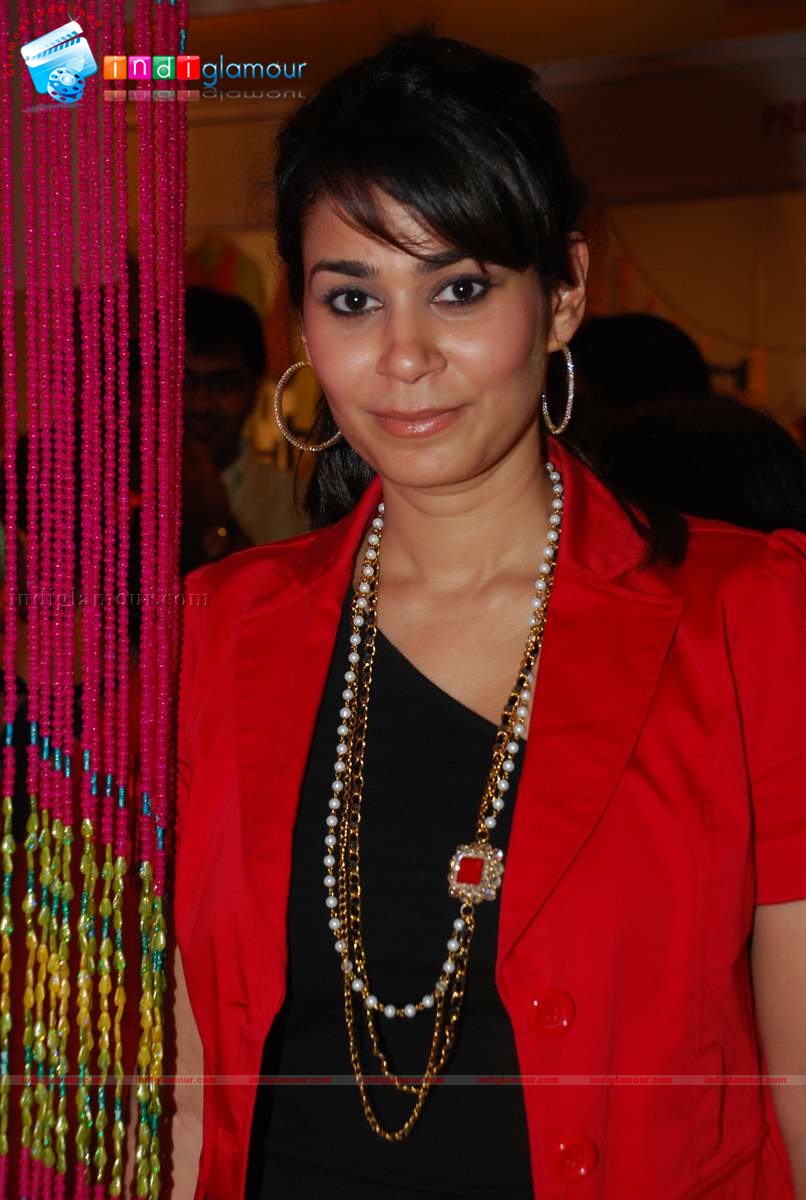 Pooja Bedi inaugurates Gitanjali lifestyle A Chest of Hope exhibition Event hd photo