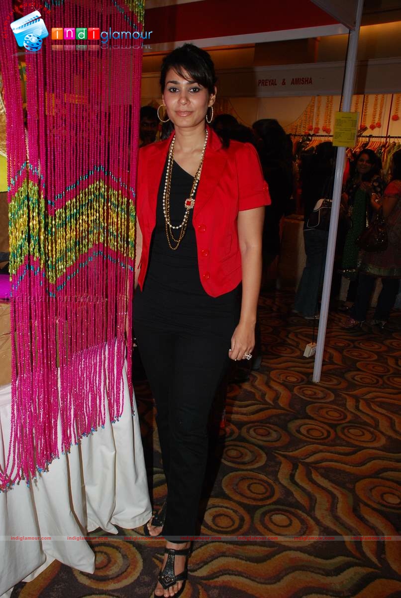 Pooja Bedi inaugurates Gitanjali lifestyle A Chest of Hope exhibition Event hd photo