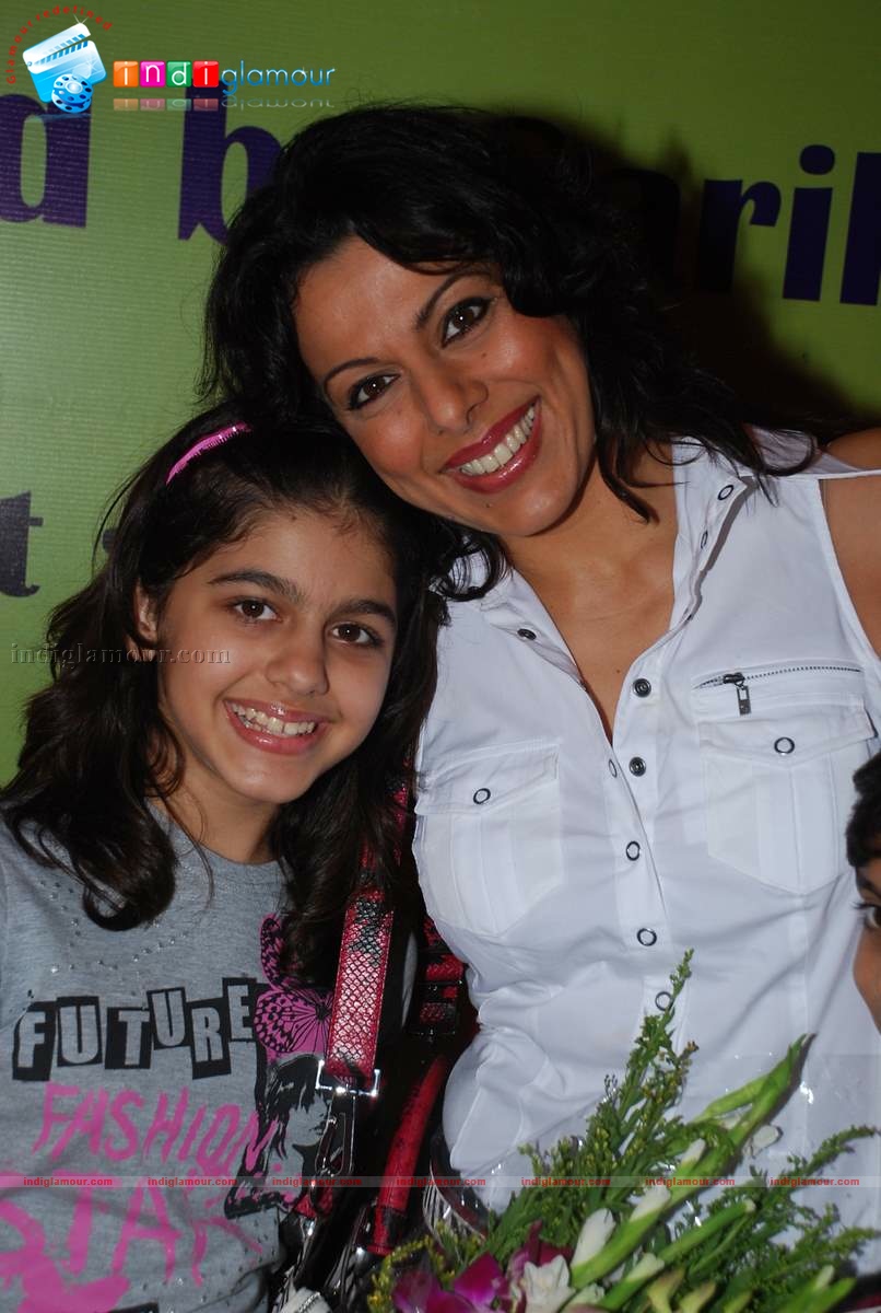 Pooja Bedi inaugurates Gitanjali lifestyle A Chest of Hope exhibition Event hd photo