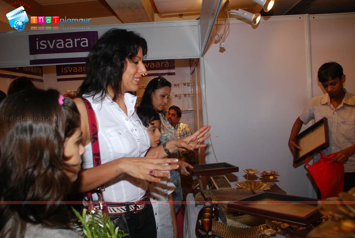 Pooja Bedi inaugurates Gitanjali lifestyle A Chest of Hope exhibition Event hd photo