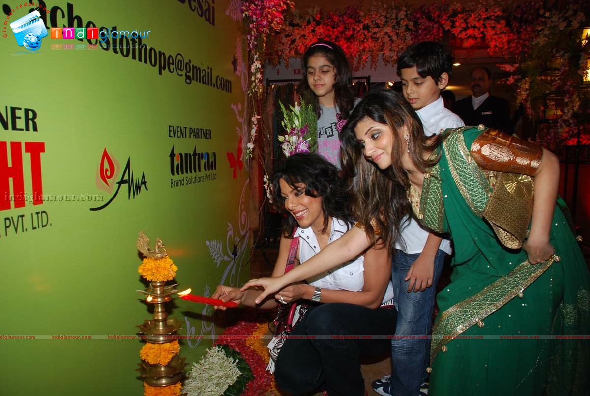 Pooja Bedi inaugurates Gitanjali lifestyle A Chest of Hope exhibition Event hd photo