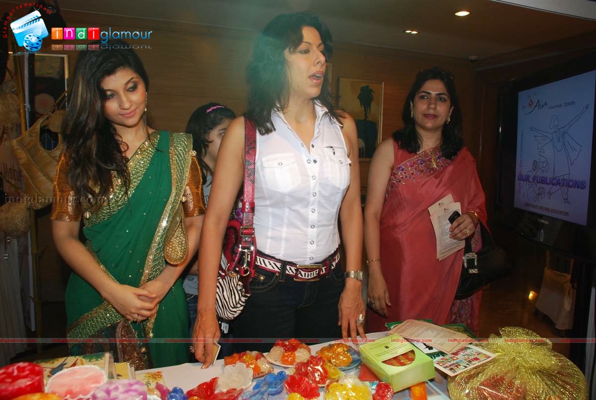 Pooja Bedi inaugurates Gitanjali lifestyle A Chest of Hope exhibition Event hd photo