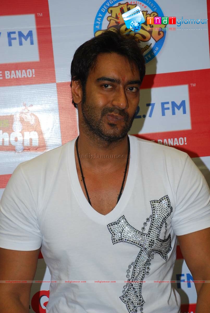 Ajay and Bipasha at Big Fm studios Event hd photo