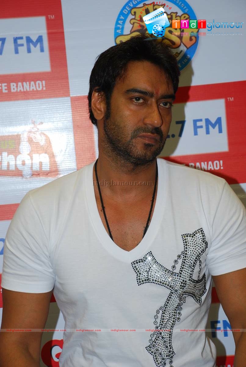 Ajay and Bipasha at Big Fm studios Event hd photo