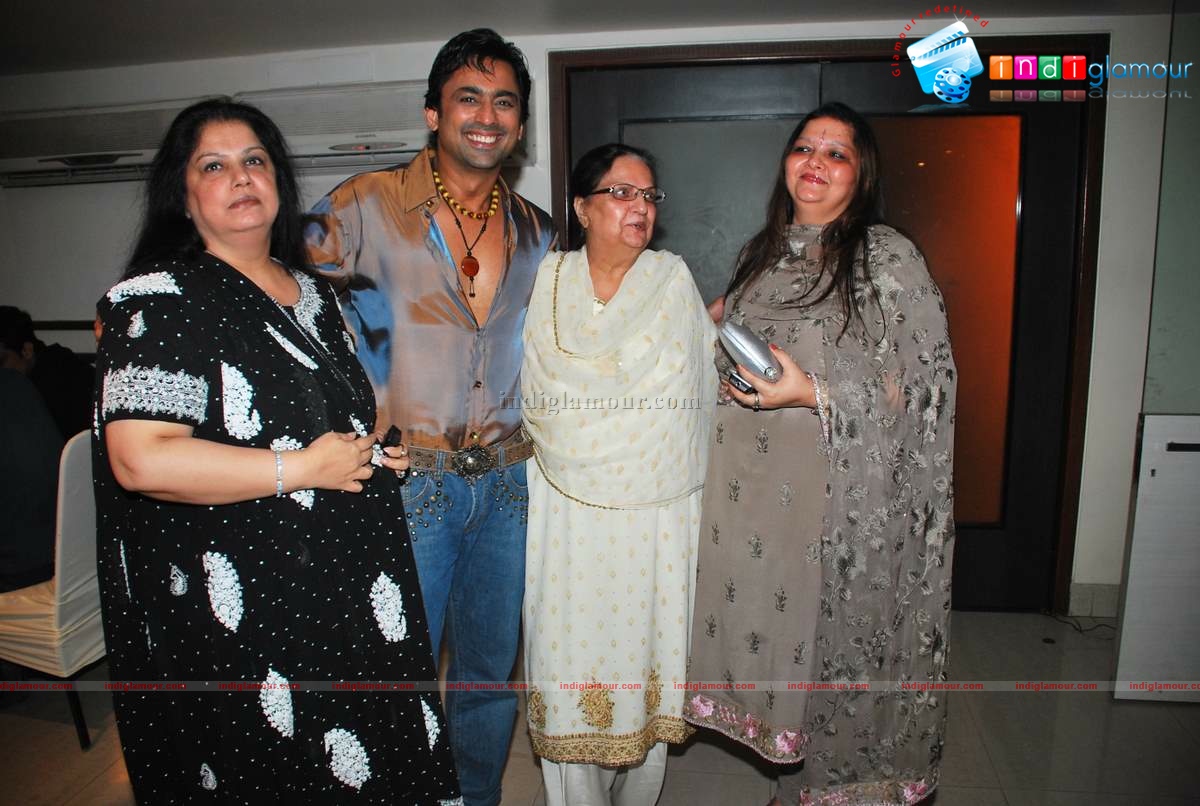Udita Goswami, Ruslaan at Chase film bash Event hd photo